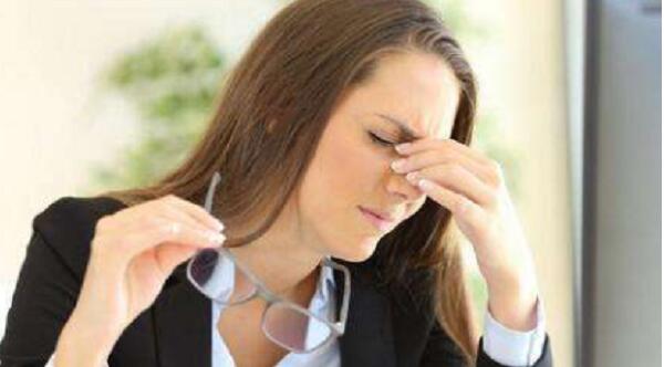 眼睛酸涩、疲劳是什么原因导致的？